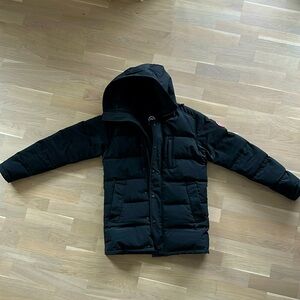 Canada Goose Parka. In great shape. Super warm.